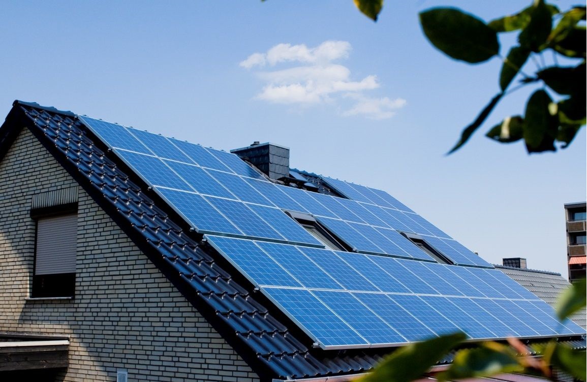 Homenergon kann Ihnen sagen, wie Sie ein Solarsystem für Ihr Zuhause planen können.